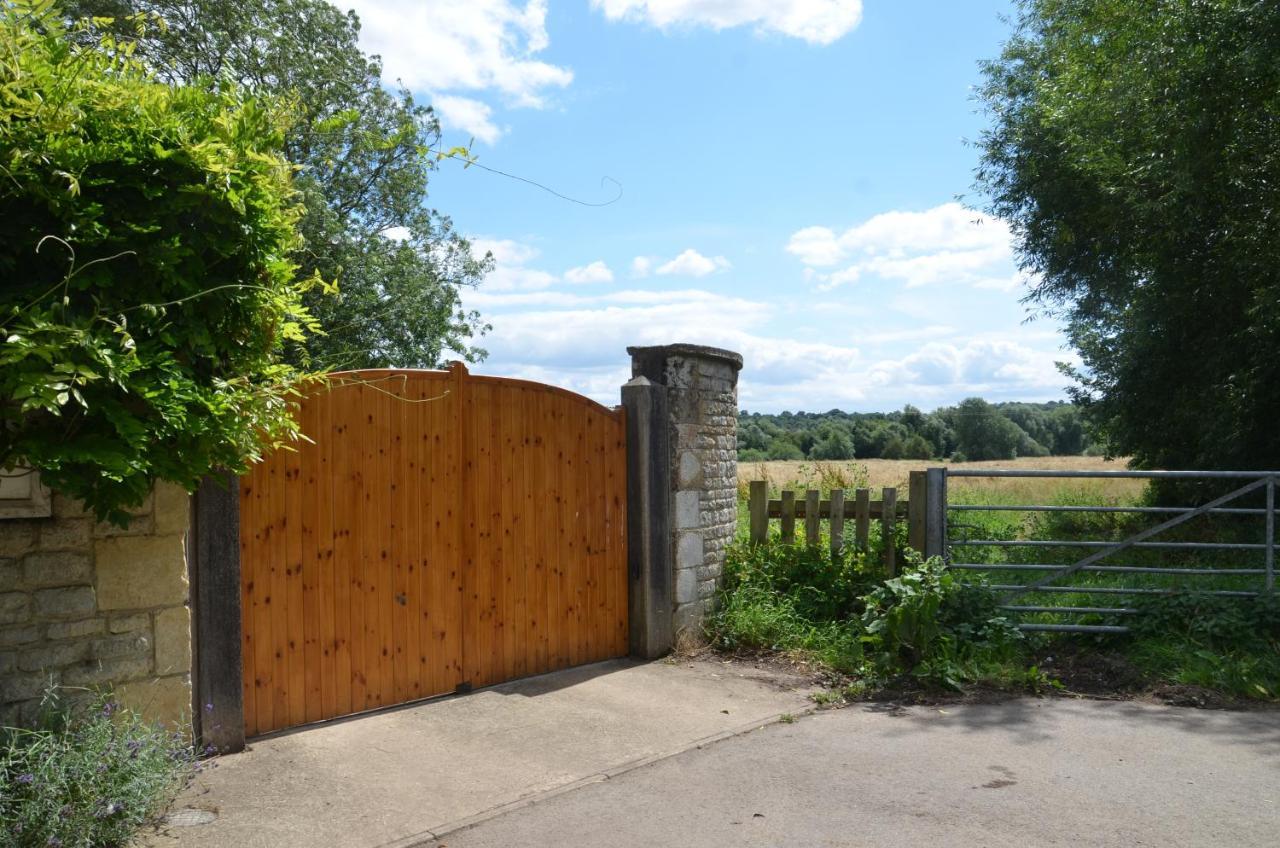 Stamford Meadows Glamping With Private Hot Tubs Hotel Bagian luar foto