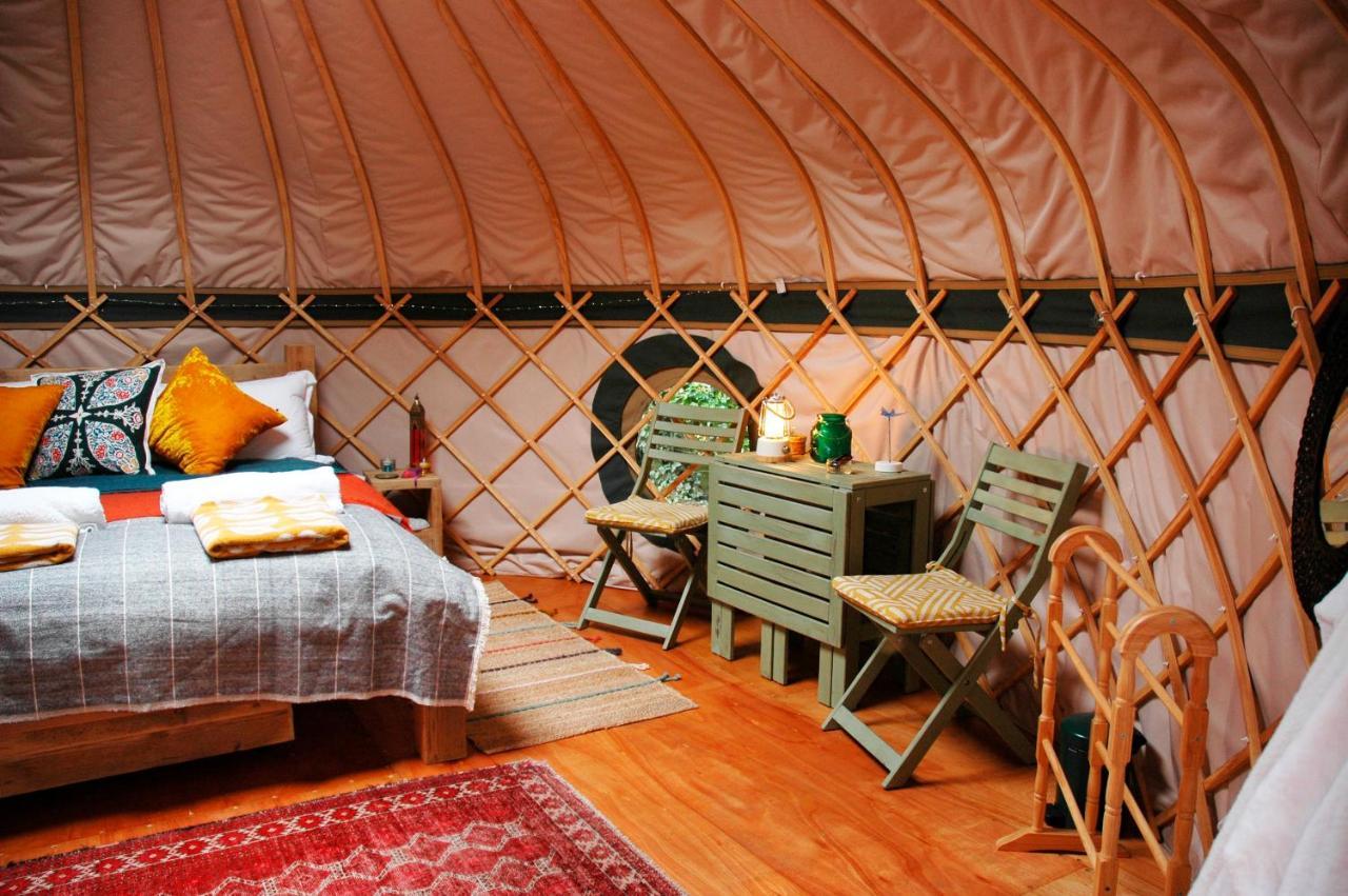 Stamford Meadows Glamping With Private Hot Tubs Hotel Bagian luar foto