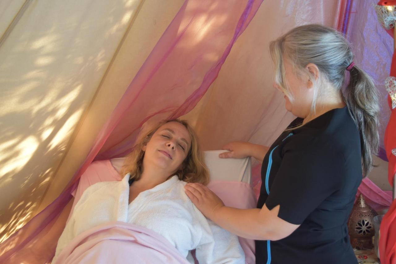 Stamford Meadows Glamping With Private Hot Tubs Hotel Bagian luar foto