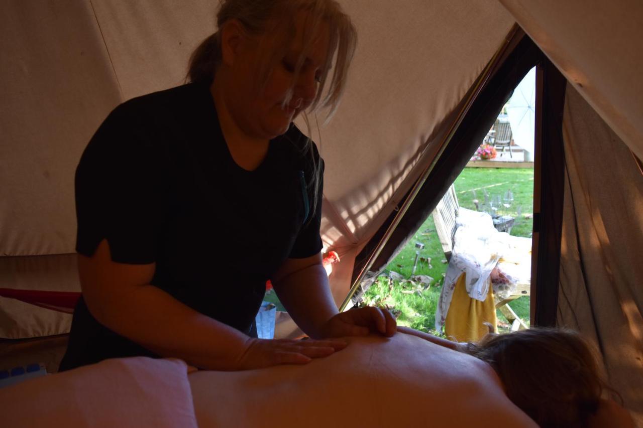Stamford Meadows Glamping With Private Hot Tubs Hotel Bagian luar foto