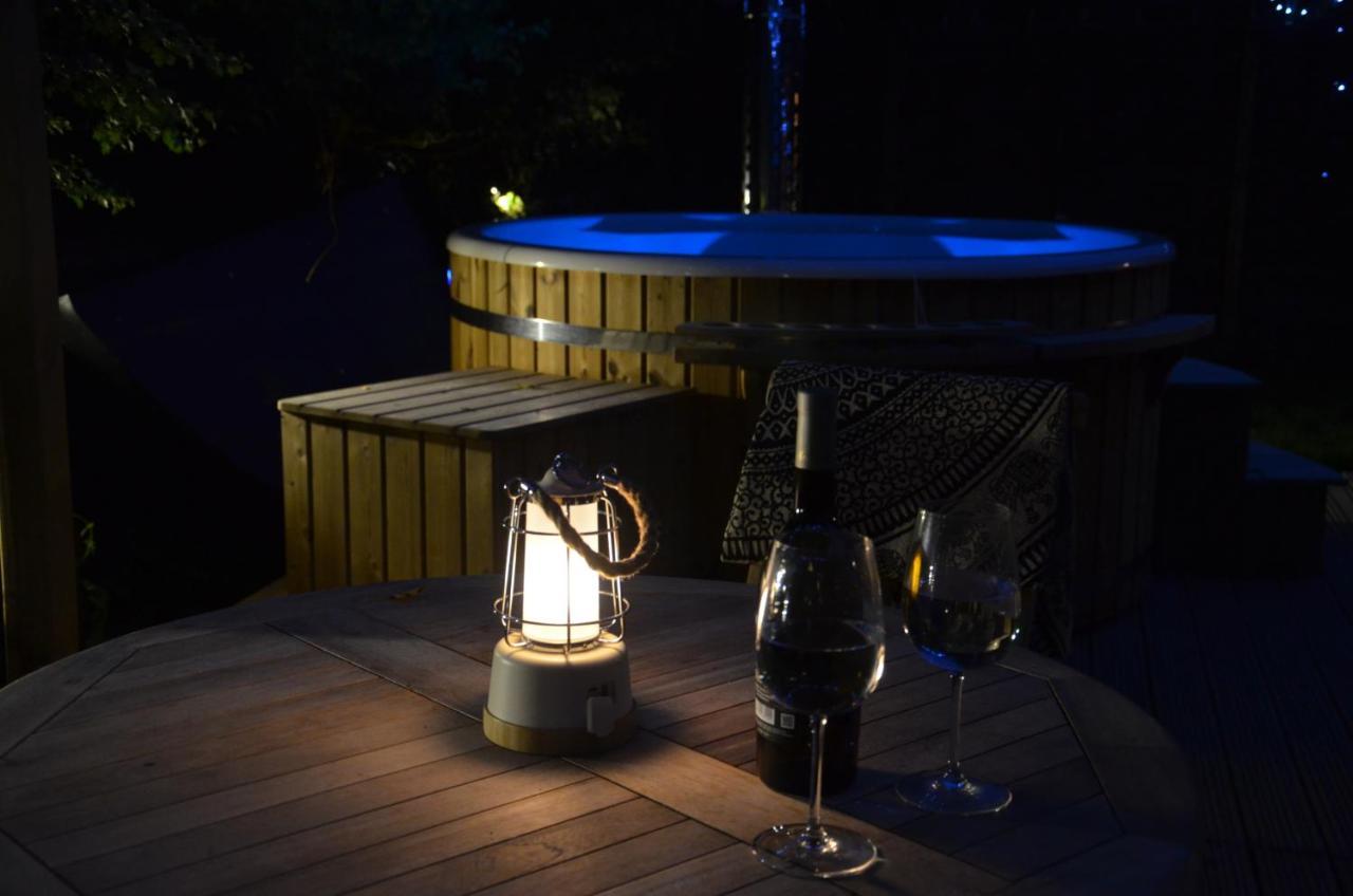 Stamford Meadows Glamping With Private Hot Tubs Hotel Bagian luar foto
