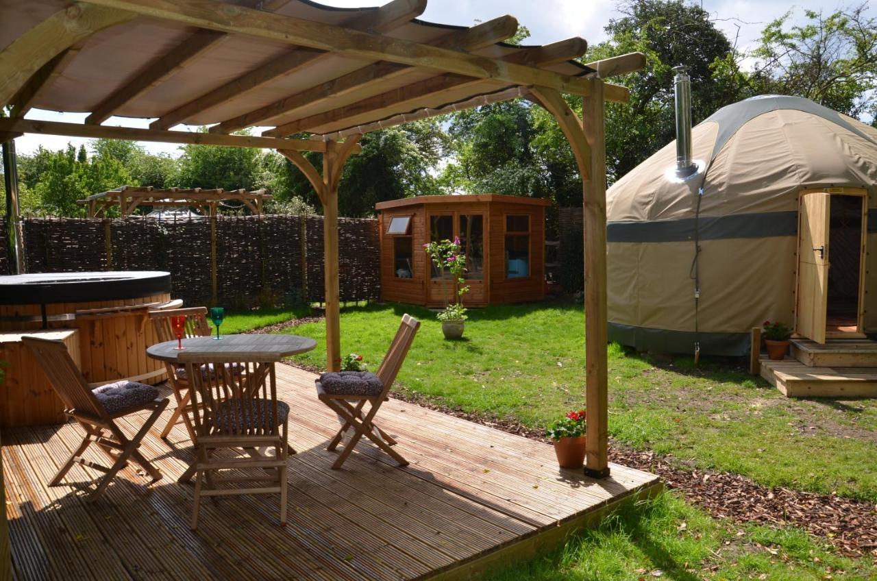 Stamford Meadows Glamping With Private Hot Tubs Hotel Bagian luar foto