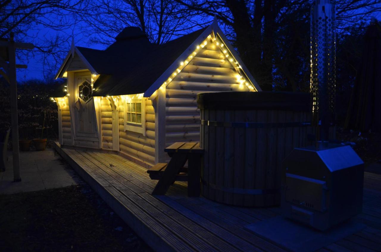 Stamford Meadows Glamping With Private Hot Tubs Hotel Bagian luar foto