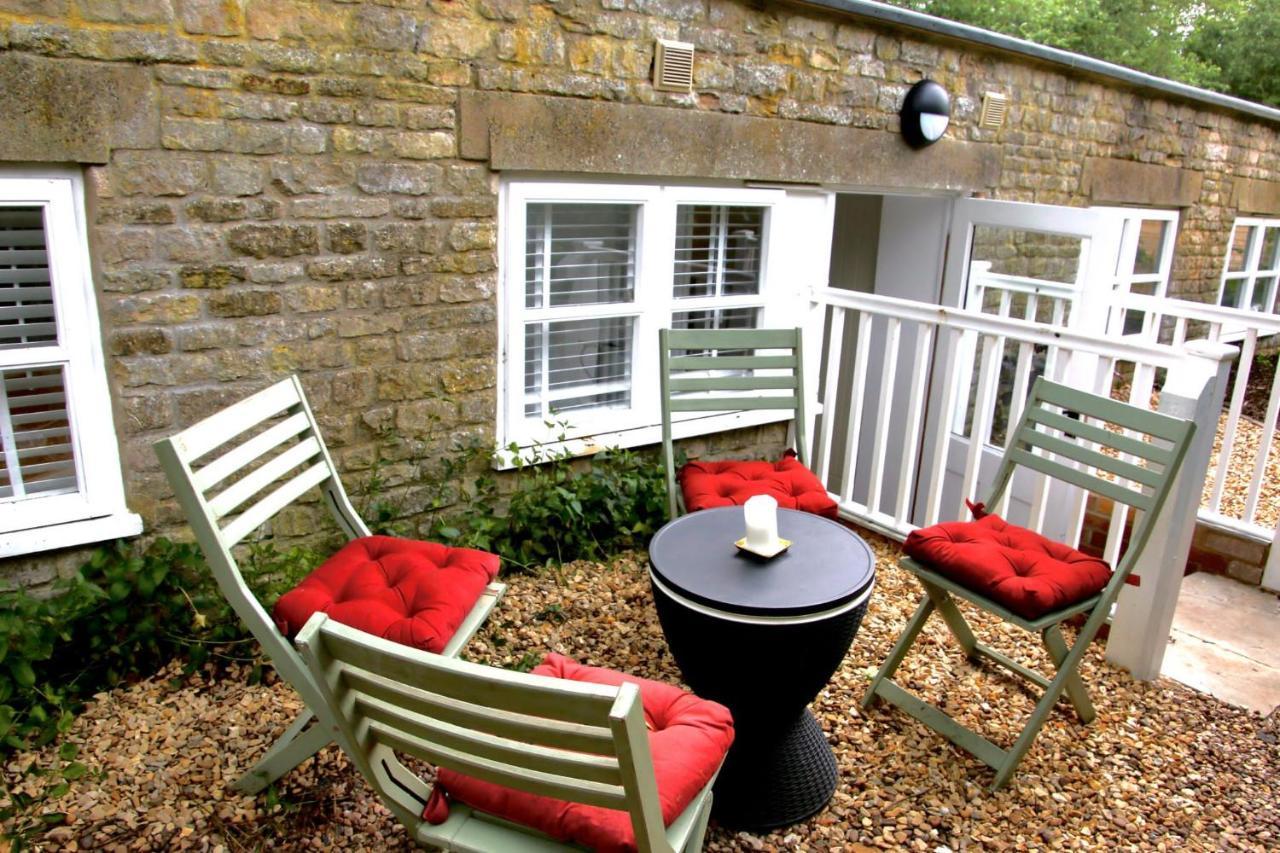 Stamford Meadows Glamping With Private Hot Tubs Hotel Bagian luar foto