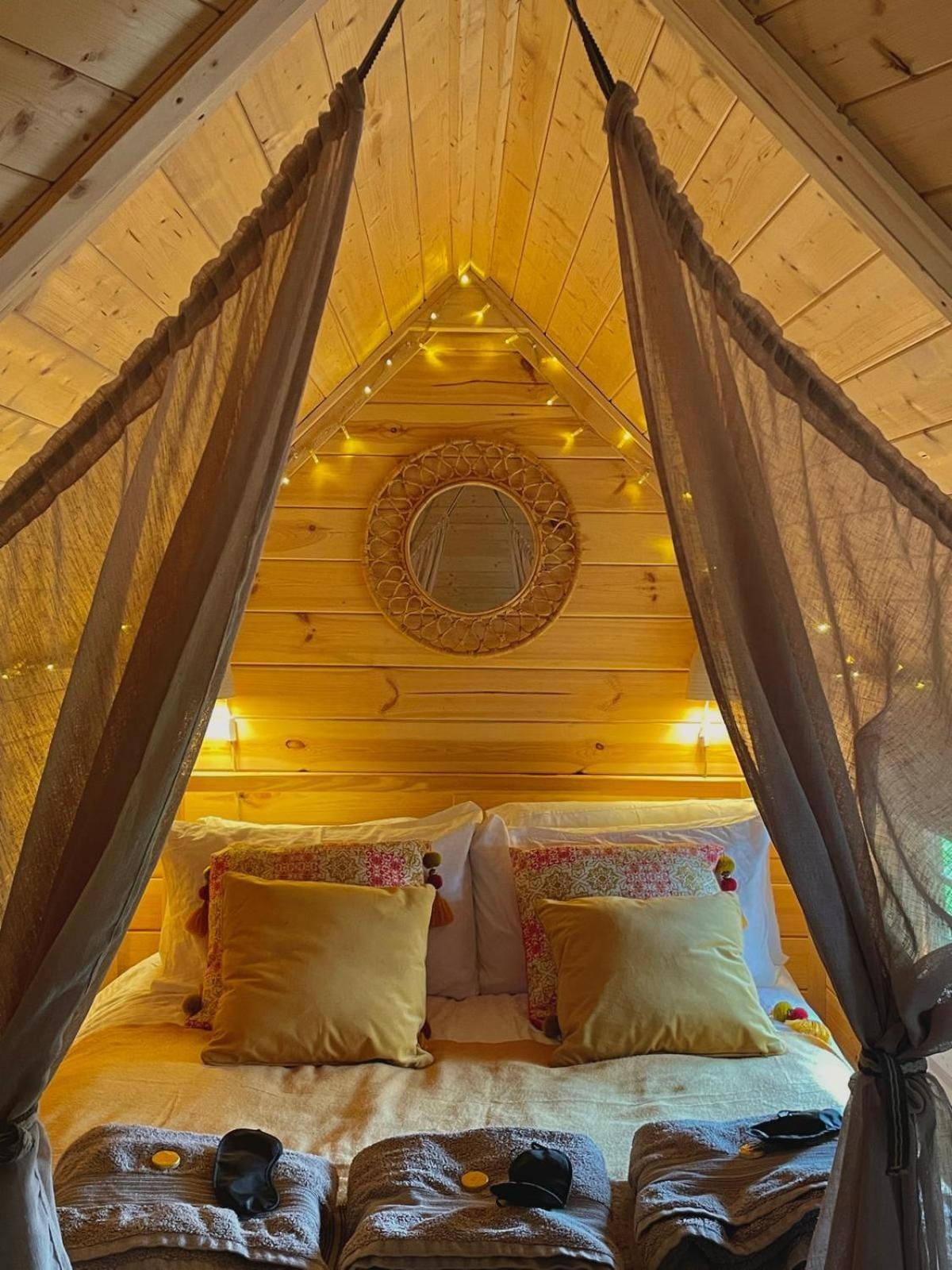 Stamford Meadows Glamping With Private Hot Tubs Hotel Bagian luar foto
