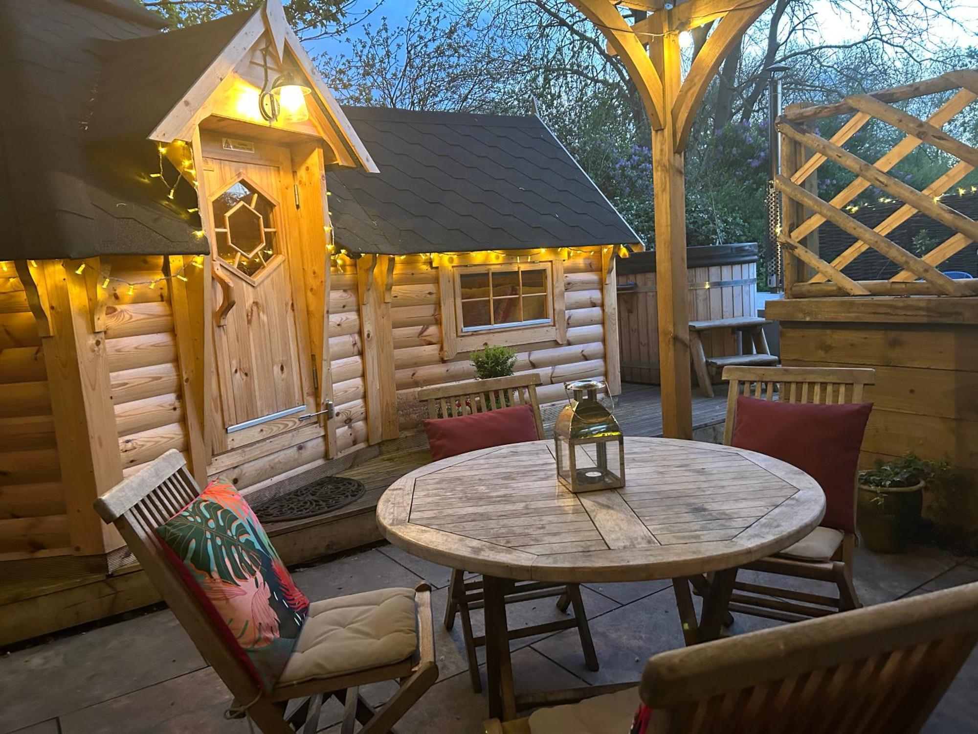 Stamford Meadows Glamping With Private Hot Tubs Hotel Bagian luar foto